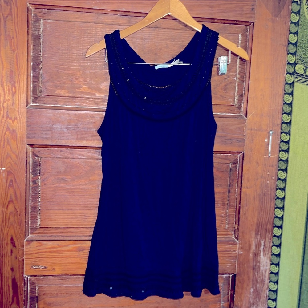 Size L navy with black accent by kimchi blue